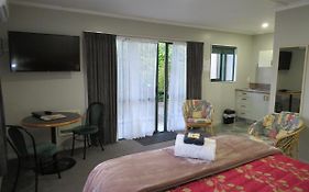 Commodore Court Motel